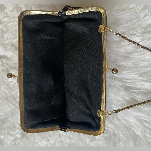 VINTAGE VICTORIAN TAPESTRY CLUTCH